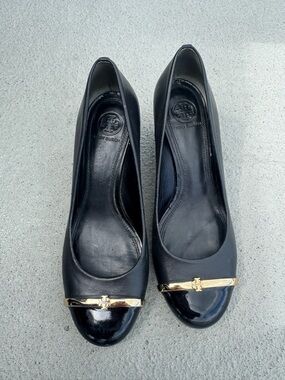 Tory Burch Pacey Wedge Heels Black Leather Patent Cap Toe 8M Luxury Elegant